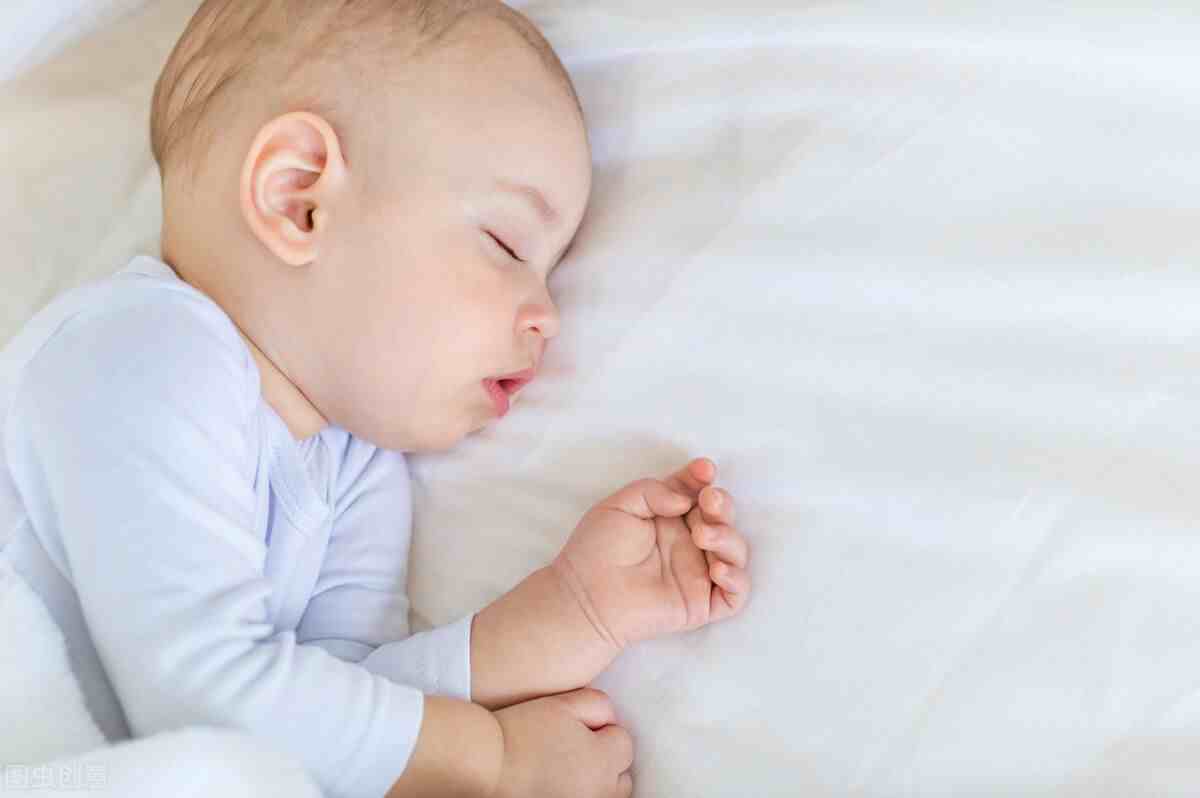 宝宝睡觉不踏实是怎么回事？是缺什么吗？正确答案在这里