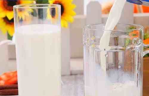 脱脂牛奶|喝脱脂牛奶到底能不能减肥？