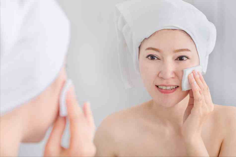 想要改善脸上皮肤不好的情况？你需要做好日常的皮肤清洁工作