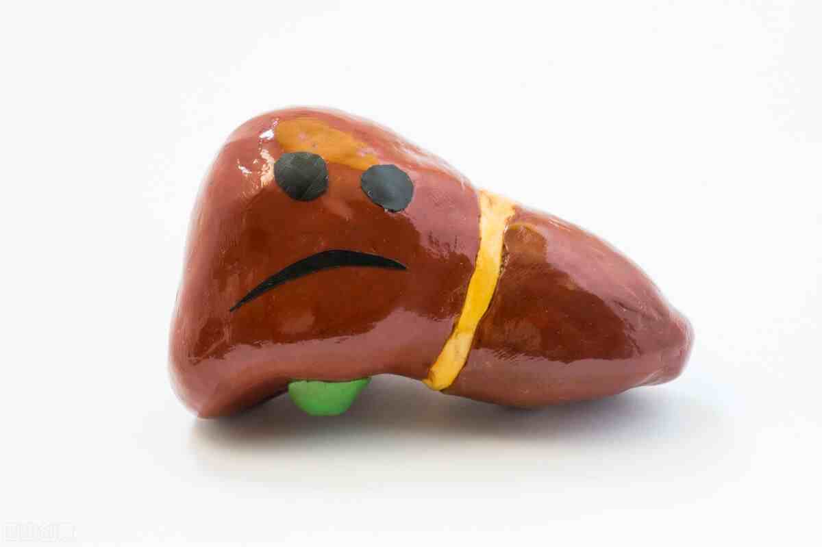 肝脏的症状表现多种多样，甲乙丙丁四类肝炎，症状都有不同
