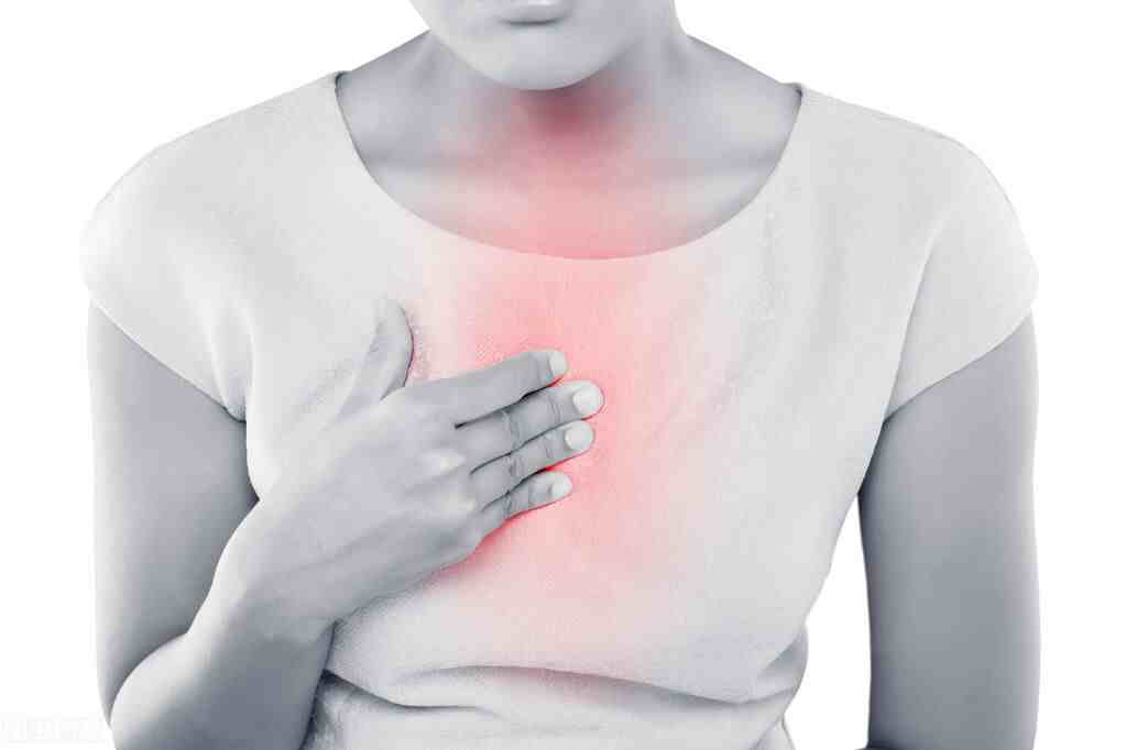 胸口突然刺痛是怎么回事?高度警惕5种危险的胸痛信号,千万不要轻视