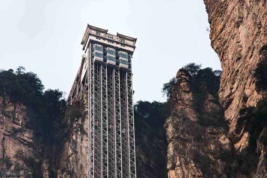 百龍天梯(65單程),十里畫廊觀光車(38單程)景區內三條索道(下圖黑色