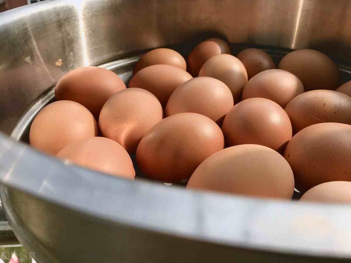 腌鸡蛋一斤放多少盐？怎么腌个个出油？学会这一招，轻松腌好鸡蛋