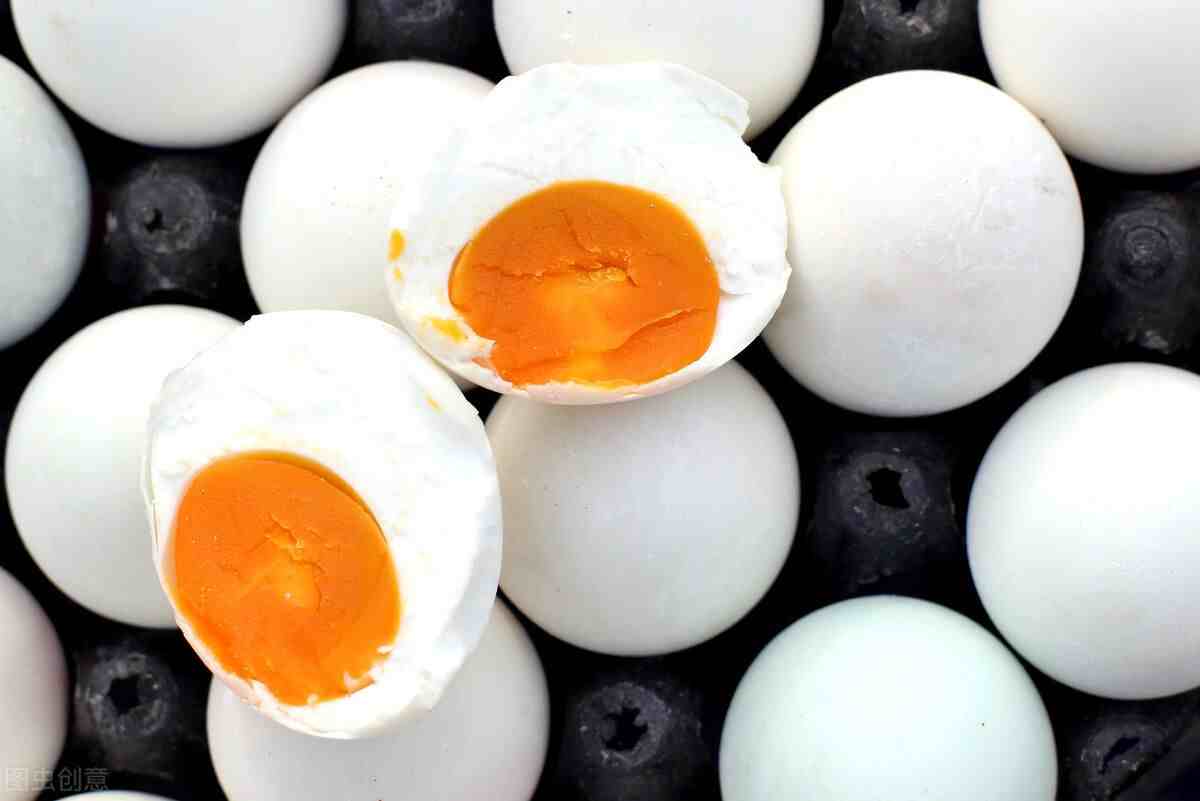 腌鸡蛋一斤放多少盐？怎么腌个个出油？学会这一招，轻松腌好鸡蛋