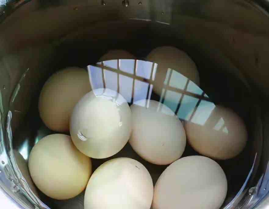 用祖传方法教你腌鸡蛋，只需2种调料，7天就能吃，蛋黄个个流油