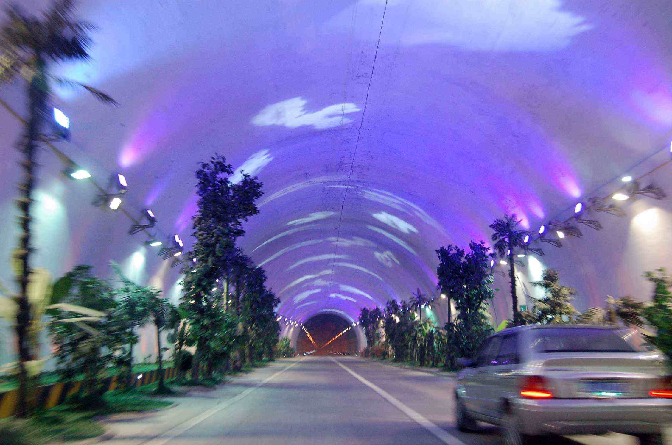 世界上最长最美的隧道 位于中国北方