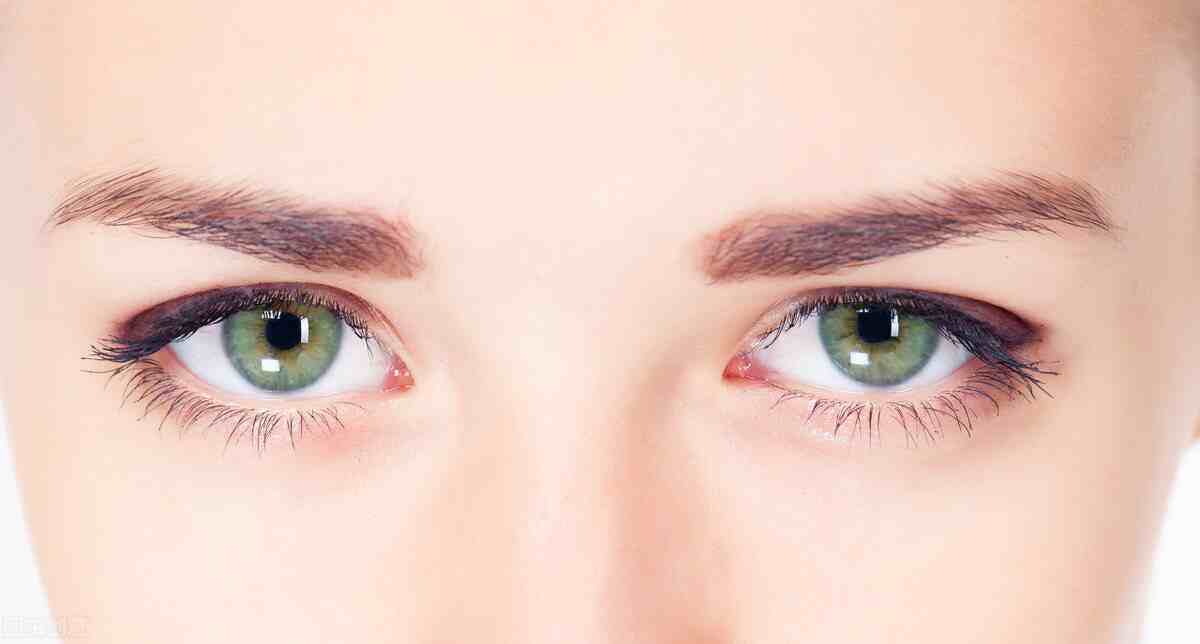 眼部细纹如何去除 告诉你去除眼部细纹的小技巧和如何按摩