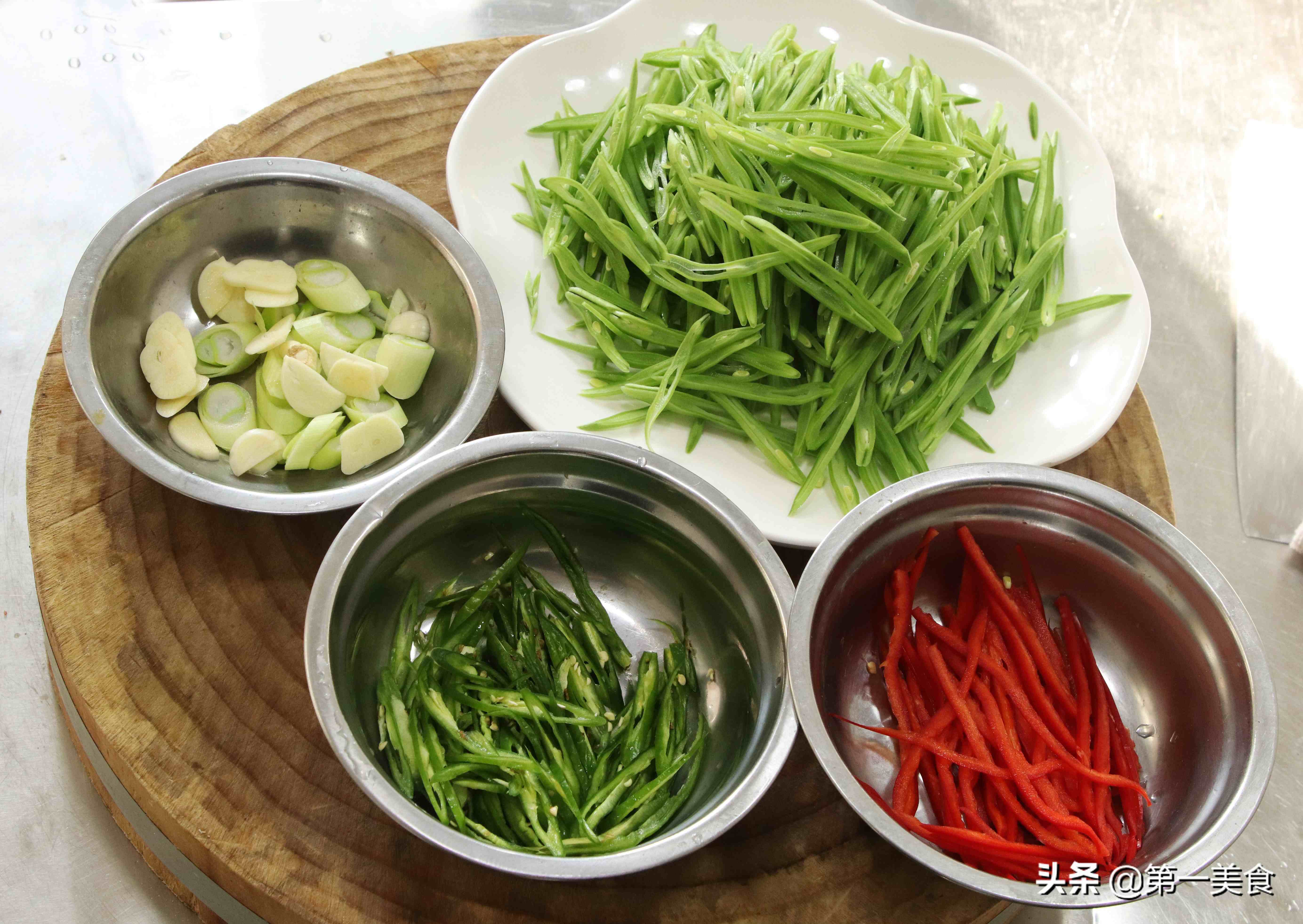 芸豆的简单家常做法，清脆不夹生香辣下饭，春天要多吃的素菜小炒
