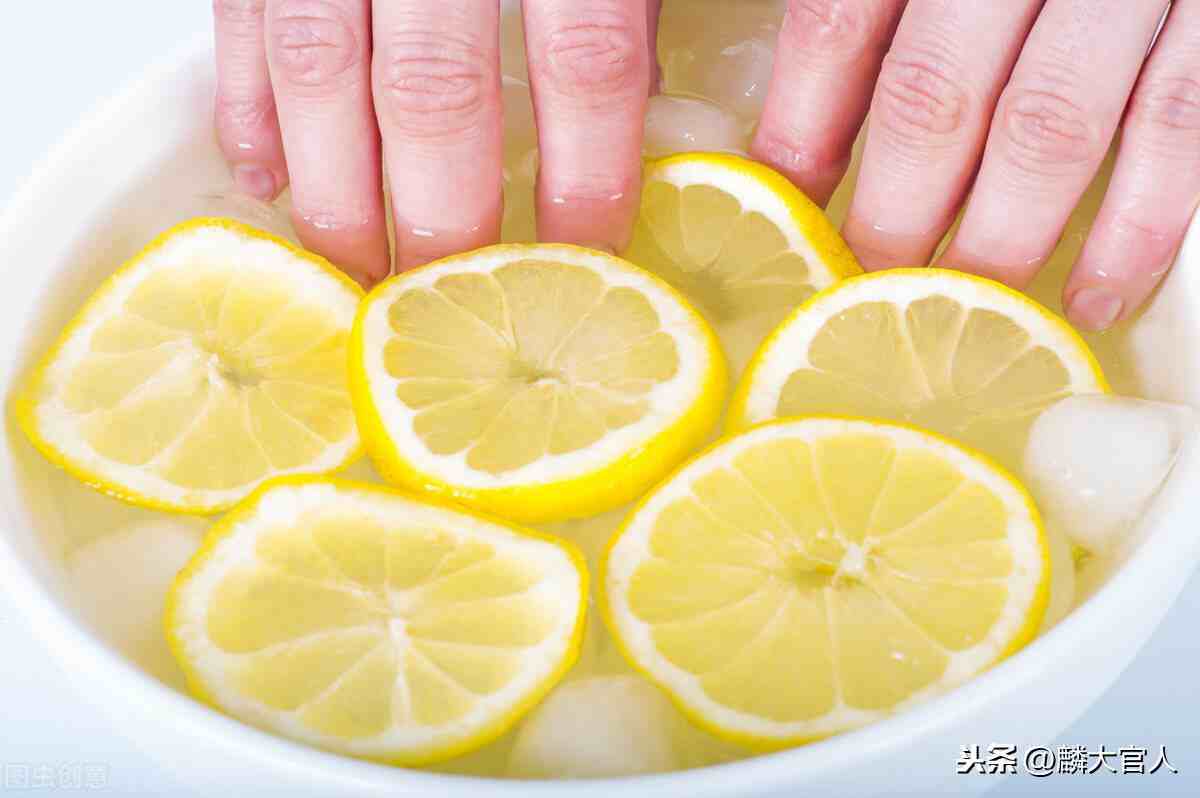 鲜柠檬片泡水的功效;“干柠檬片”和“新鲜柠檬”有啥区别