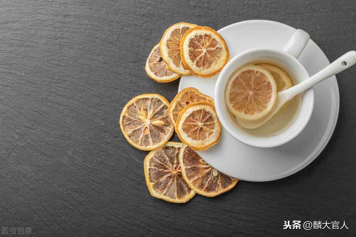 鲜柠檬片泡水的功效;“干柠檬片”和“新鲜柠檬”有啥区别