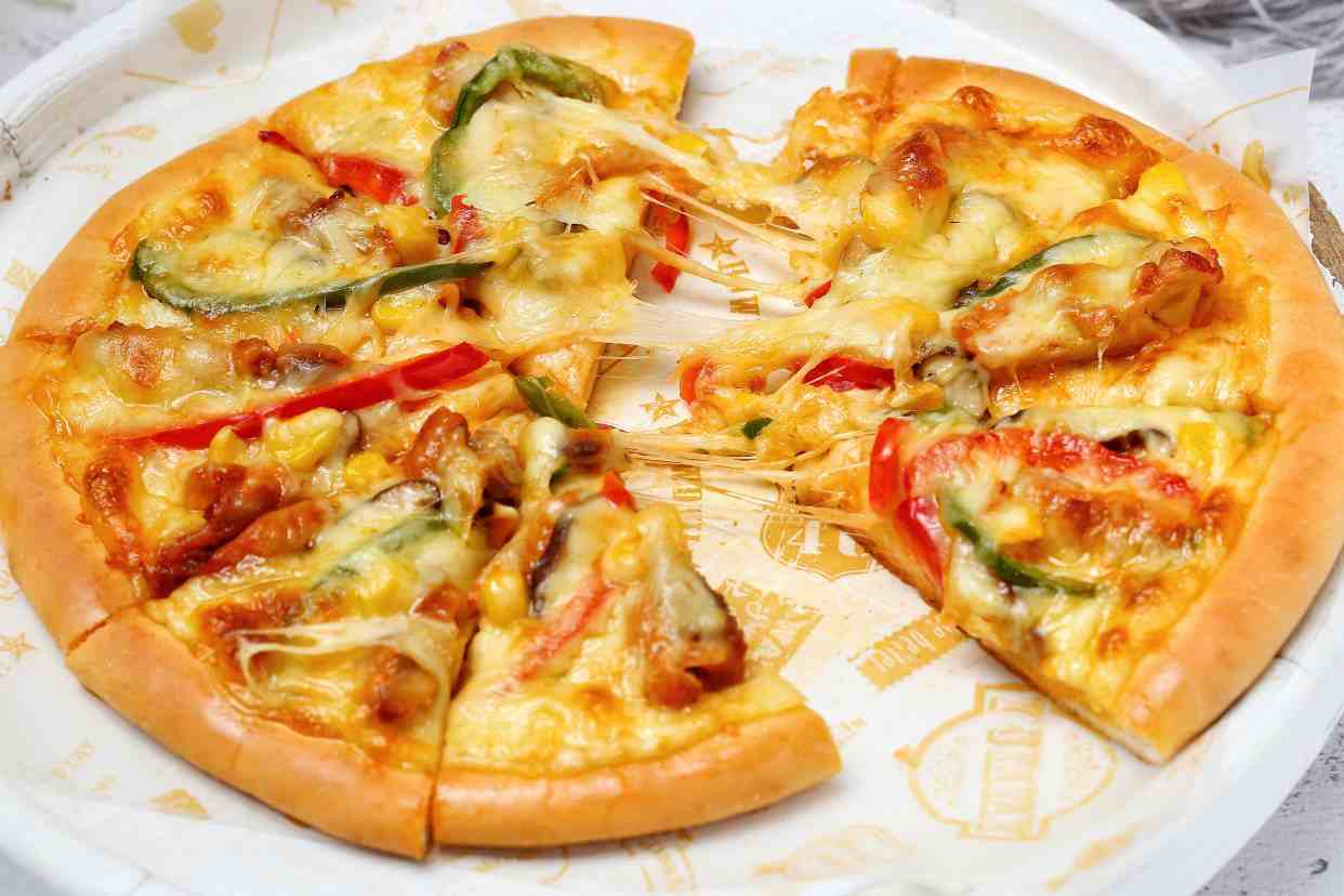 自制纯手工大披萨，料足味美超长瀑布拉丝，健康实惠吃着老过瘾了