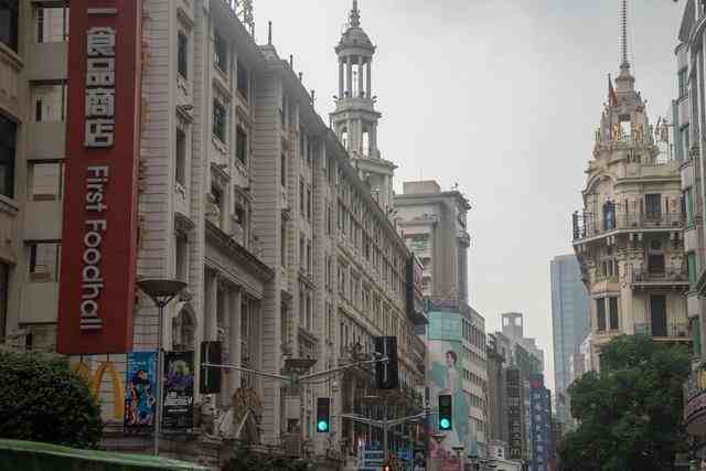 上海最佳散步路线南京路，饱览老上海的风光，年轻人也爱来