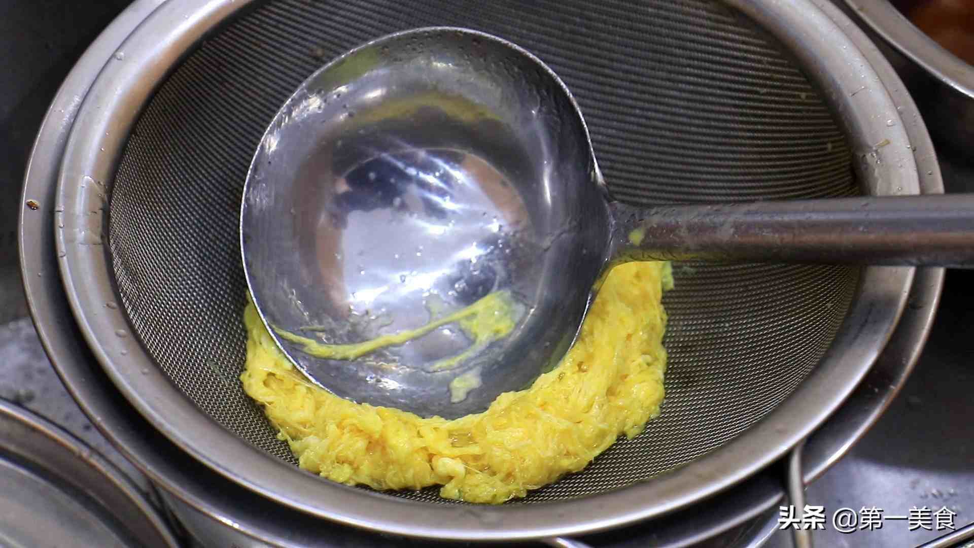 这才是蛋炒饭的地道做法，色泽金黄，粒粒分明，烹饪简单有食欲