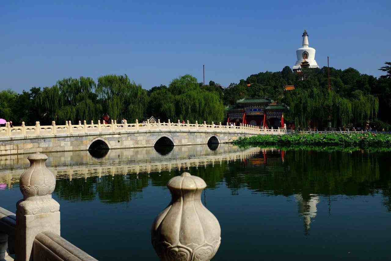中国最古老的皇家园林——北海公园全景解说词