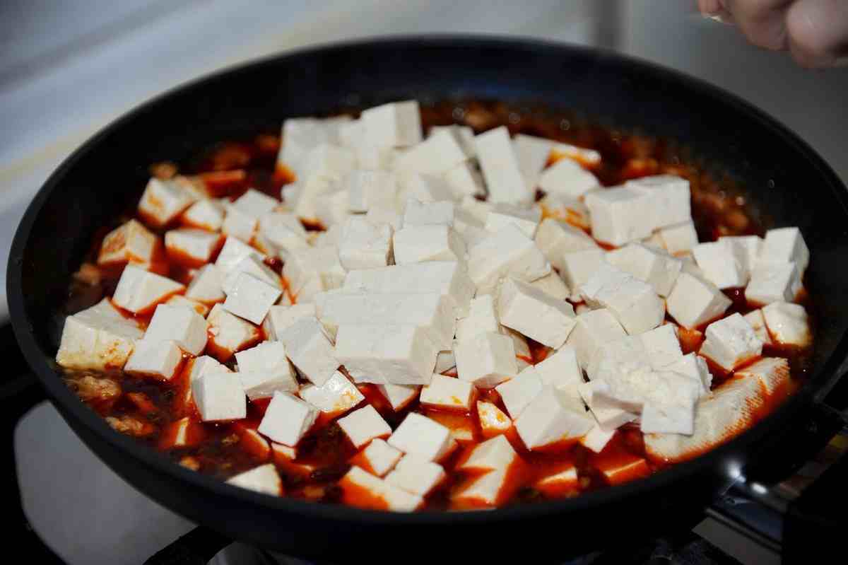 家常麻婆豆腐的做法，香辣下饭，豆腐嫩滑好吃，做法一点也不难