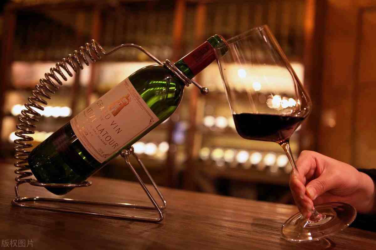 拉菲红酒多少钱一瓶，正牌拉菲为什么那么贵，又该如何鉴别呢？