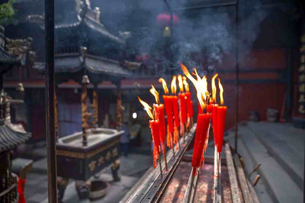 除了這樣的迎冬儀式,古代人民還會進行一些祭祀祖先與祈禱來年的活動