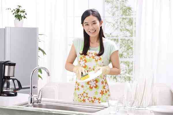 春节将至　居家主妇房屋扫除大作战