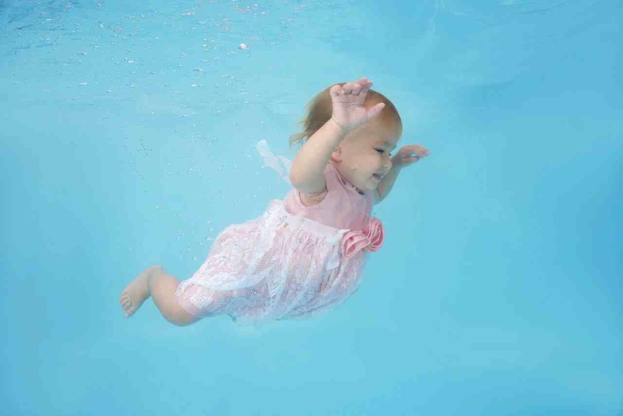 婴幼儿游泳如何，婴幼儿游泳好不好