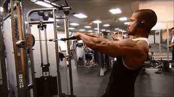 六个三角肌训练教程，包含前束中束后束的训练，强壮你的肩膀