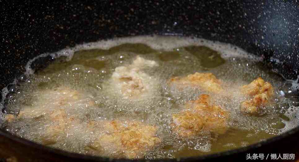 这是盐酥鸡的做法，教你这样配比炸粉，炸出来的鸡肉外酥里嫩