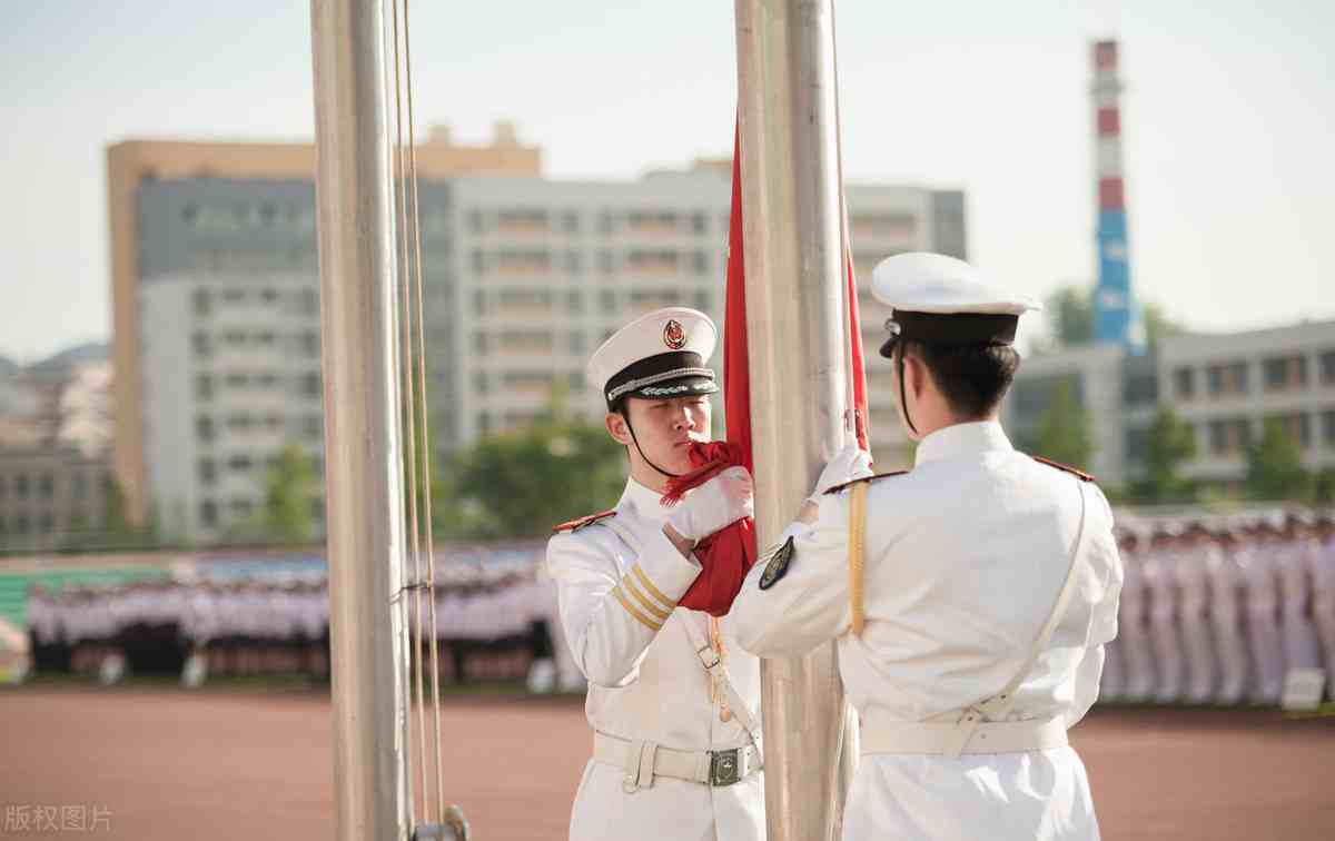 升旗仪式主持稿|开学升旗演讲稿范文