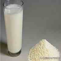 牛奶和奶粉的区别（奶粉和鲜奶哪个营养更丰富？）
