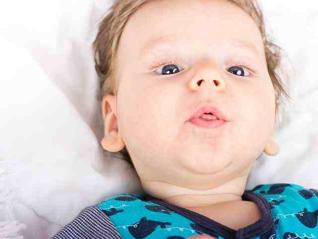 宝宝出现口角炎的原因有4个，宝妈别再这样给宝宝擦嘴了