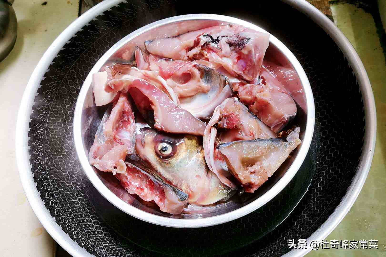 家常菜之清蒸鱼头，传统做法，甘香醇厚，吃1次就忘不了
