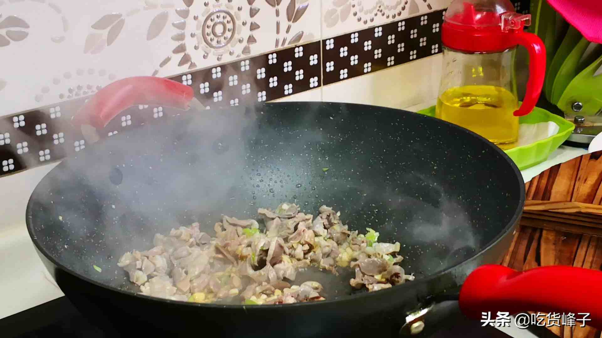 怎样做青椒炒鸡胗好吃？三个小技巧，炒出的鸡胗香辣爽口无腥味