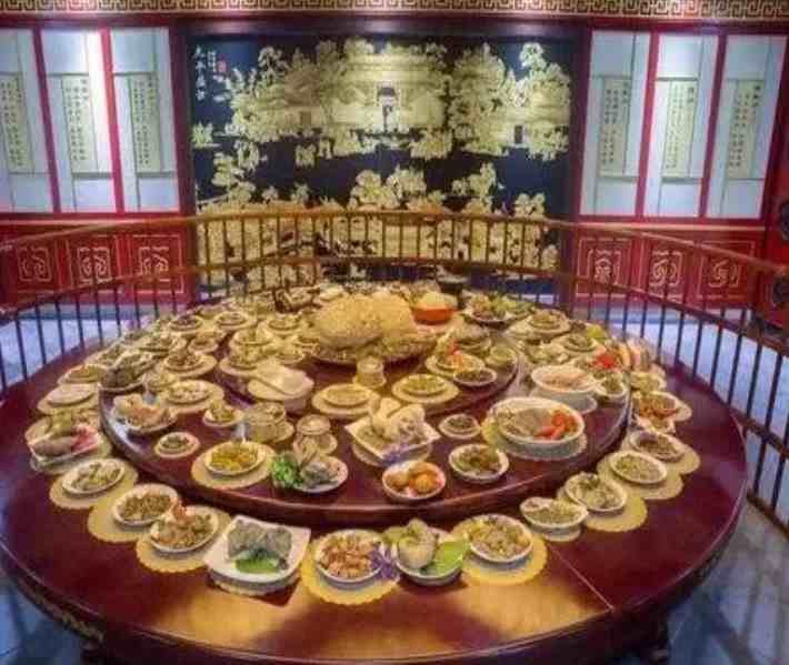 历史下的真实写照：古代皇帝吃饭的艰辛历程