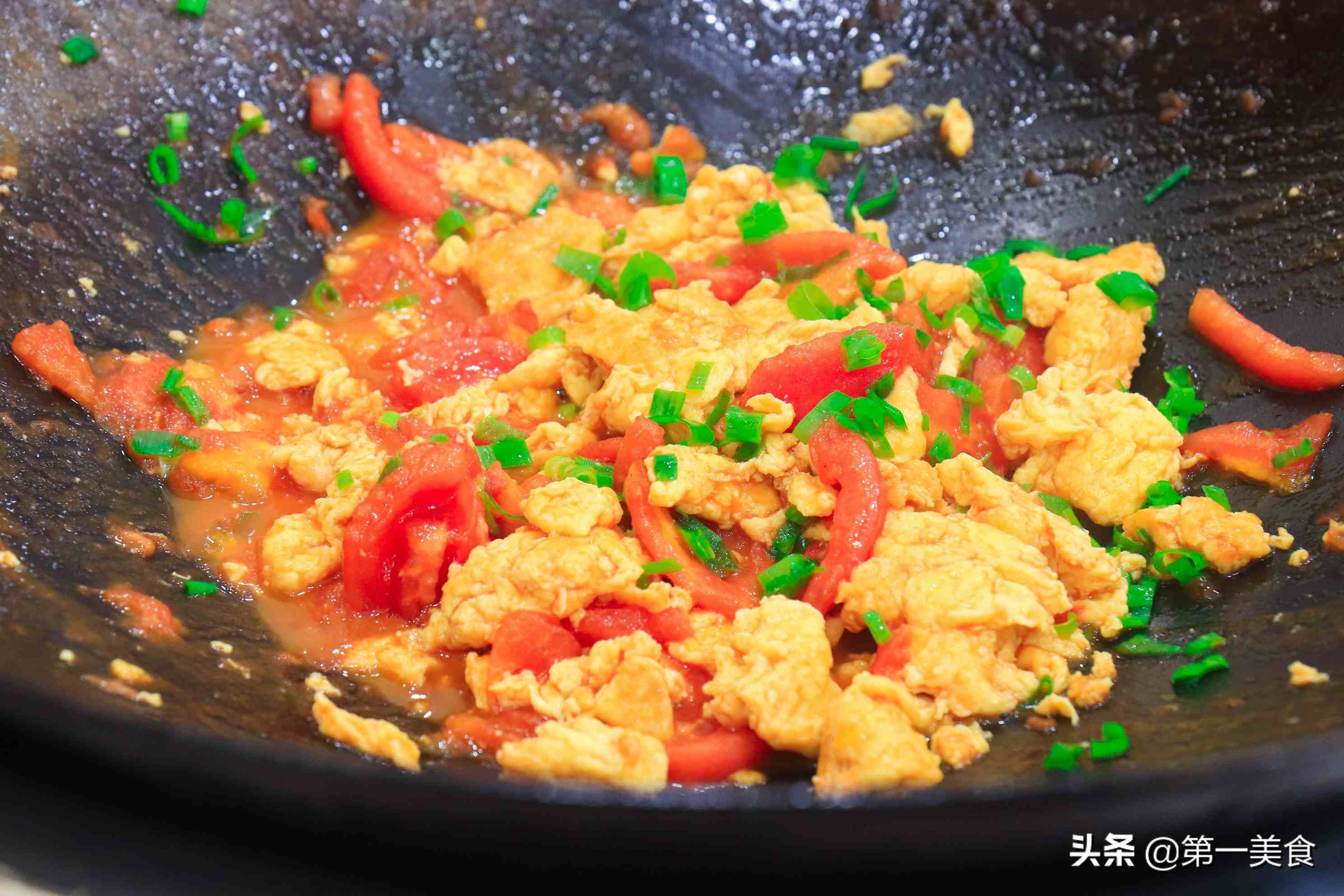 番茄炒蛋的家常做法;关于大厨教你西红柿炒鸡蛋的经典做法