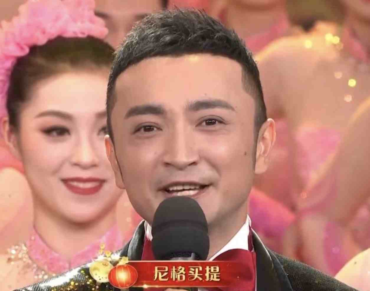 揭秘春晚5位主持人：李思思终成“一姐”，接班董卿的新人太美了