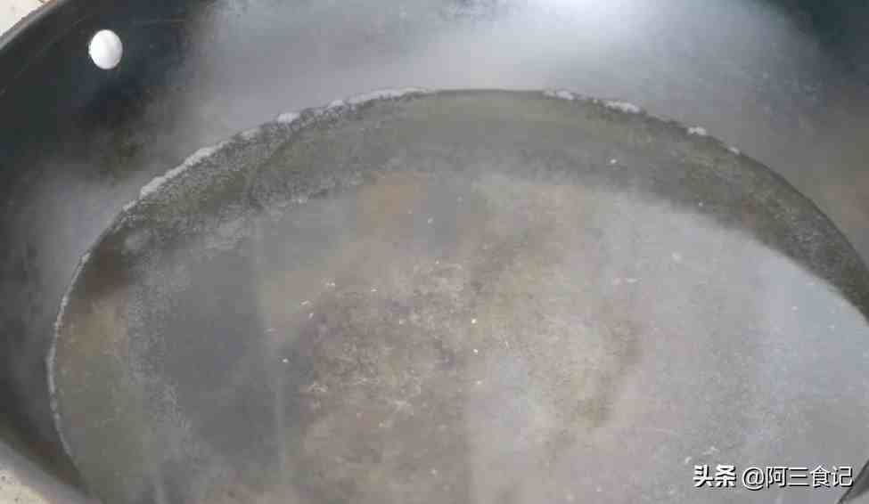 煮汤圆时，切记不要冷水下锅，多加这两步，出锅不露馅不破皮
