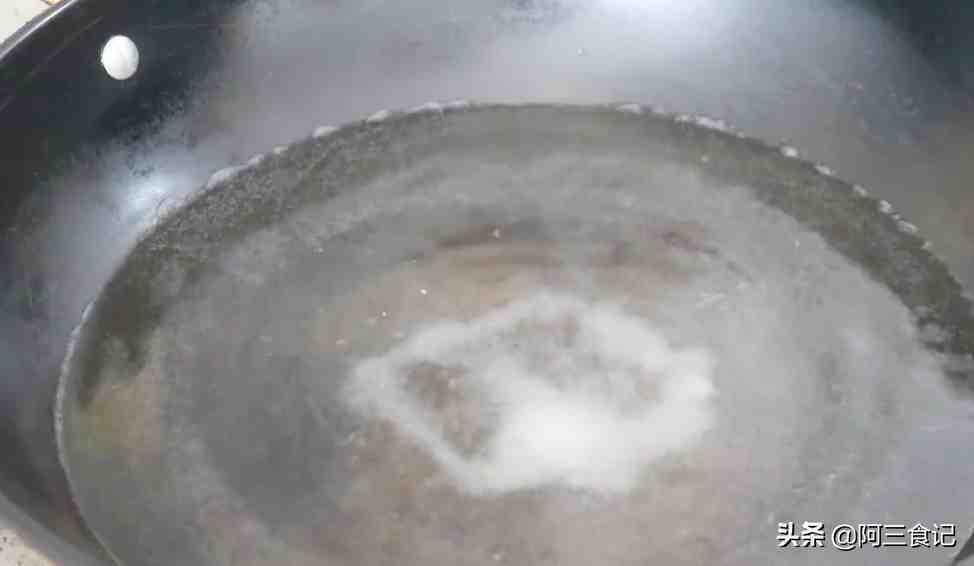煮汤圆时，切记不要冷水下锅，多加这两步，出锅不露馅不破皮