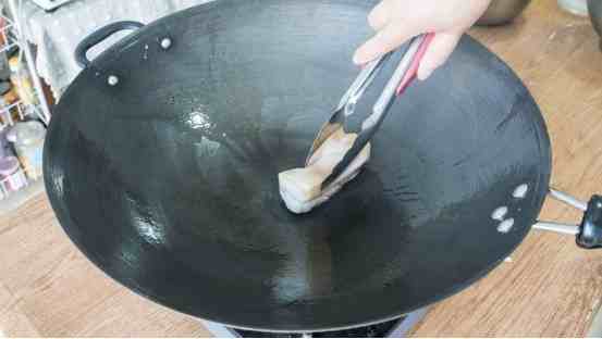 铁锅保养（铁锅生锈了怎么处理？）