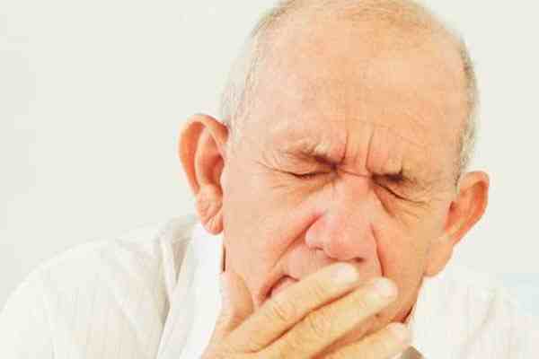 老年人经常干咳是怎么回事呢 多吃8种食物可缓解