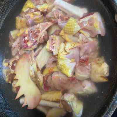 榴莲炖鸡的做法（榴莲肉煲土鸡汤）