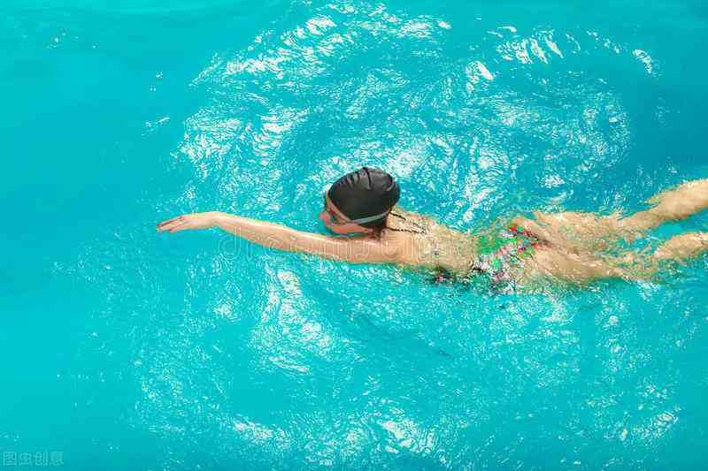 游泳减肥如何实现 游泳有哪些好处和注意事项