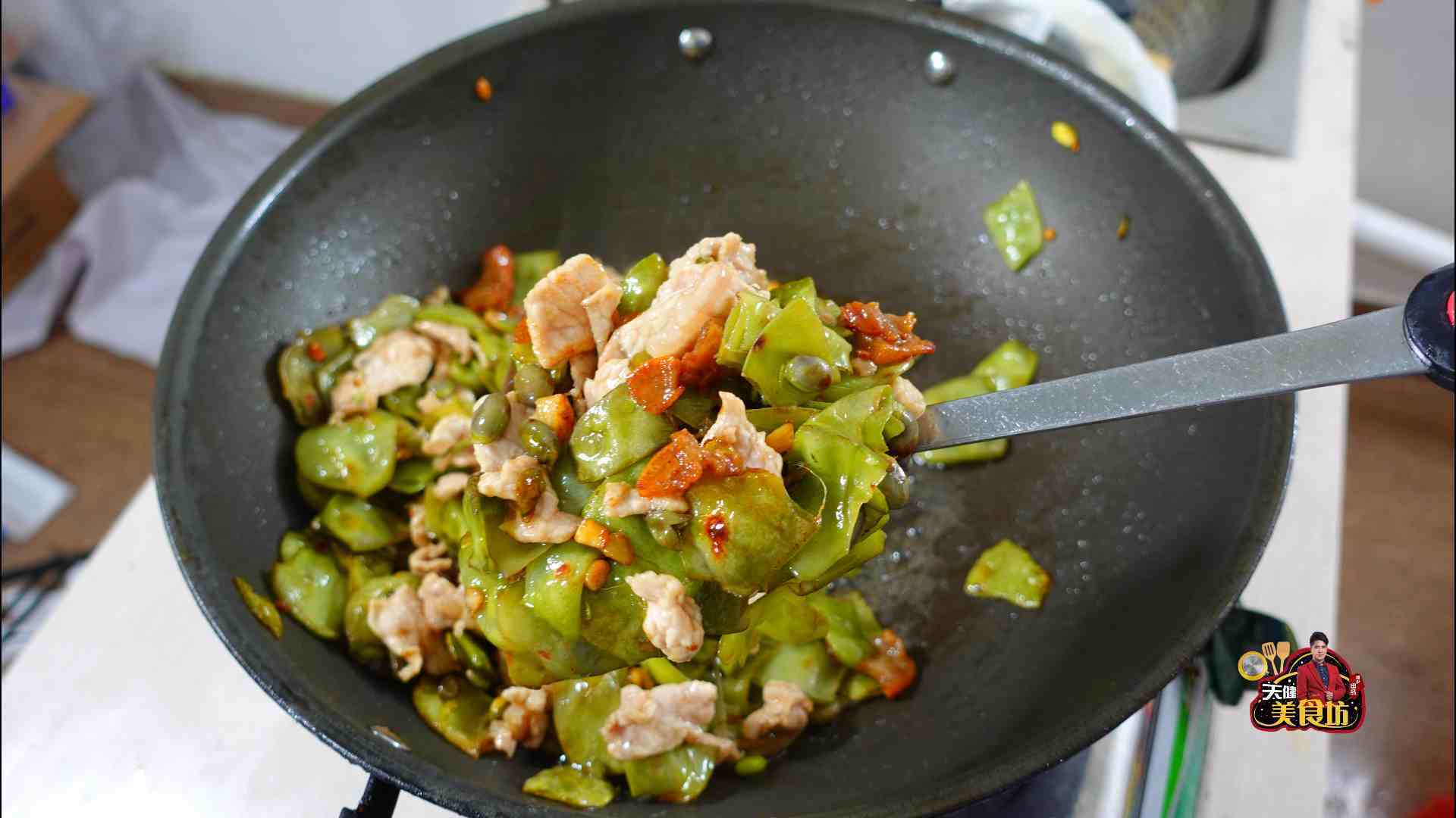 扁豆怎么做好吃？加1块猪肉教你家常做法，营养美味，好吃又下饭