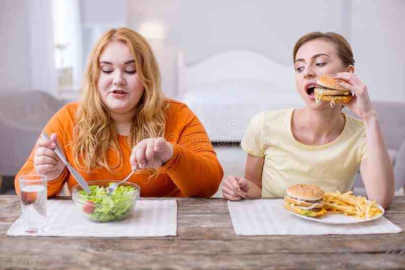 4个有助于减肥的饮食技巧，帮你控制胃容量，体重下降10斤