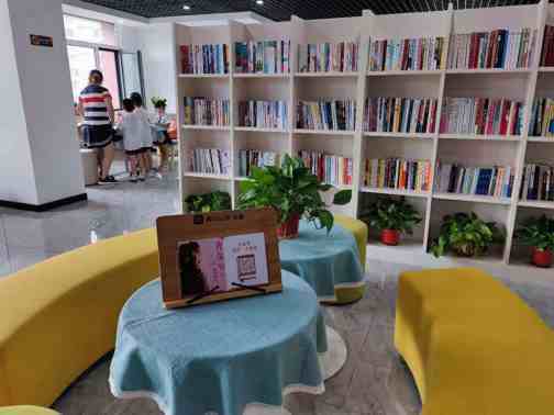 嘉兴社区图书阅览室正式启用 有声图书获居民点赞