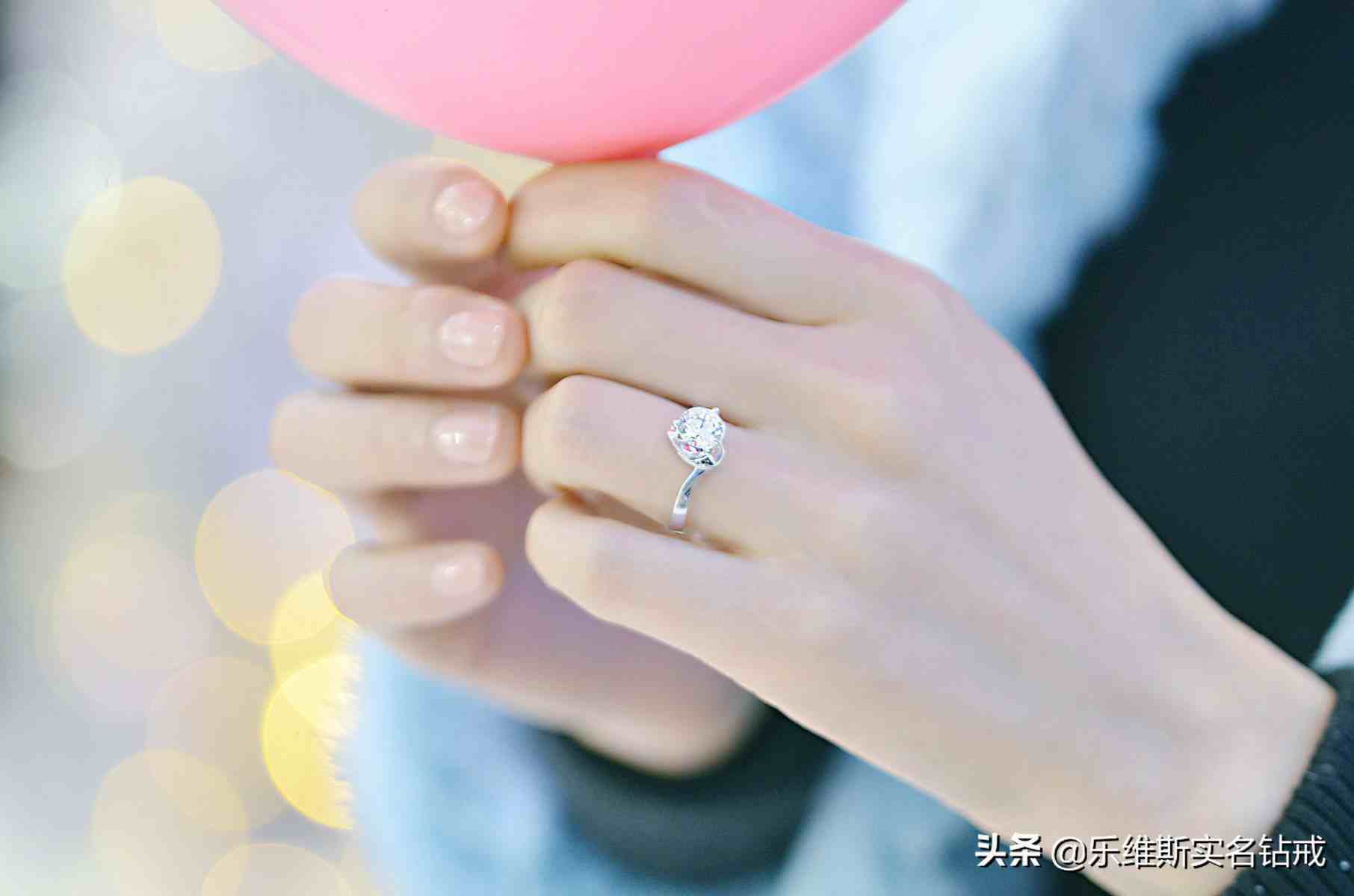 结婚戒指怎么戴？买什么样的合适？需要和婚纱搭配吗？