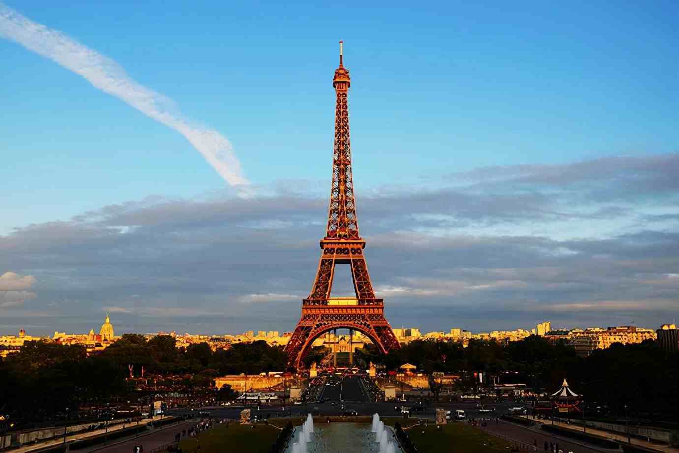 埃菲尔铁塔差点就没了，能干倒这个“法国精神”的，只有法国坑货