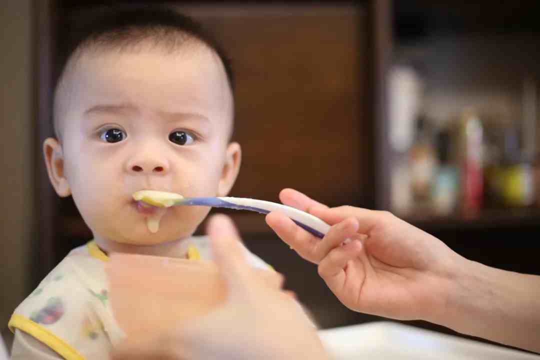 小宝宝拉肚子吃什么（宝宝腹泻期间怎么安排饮食？）