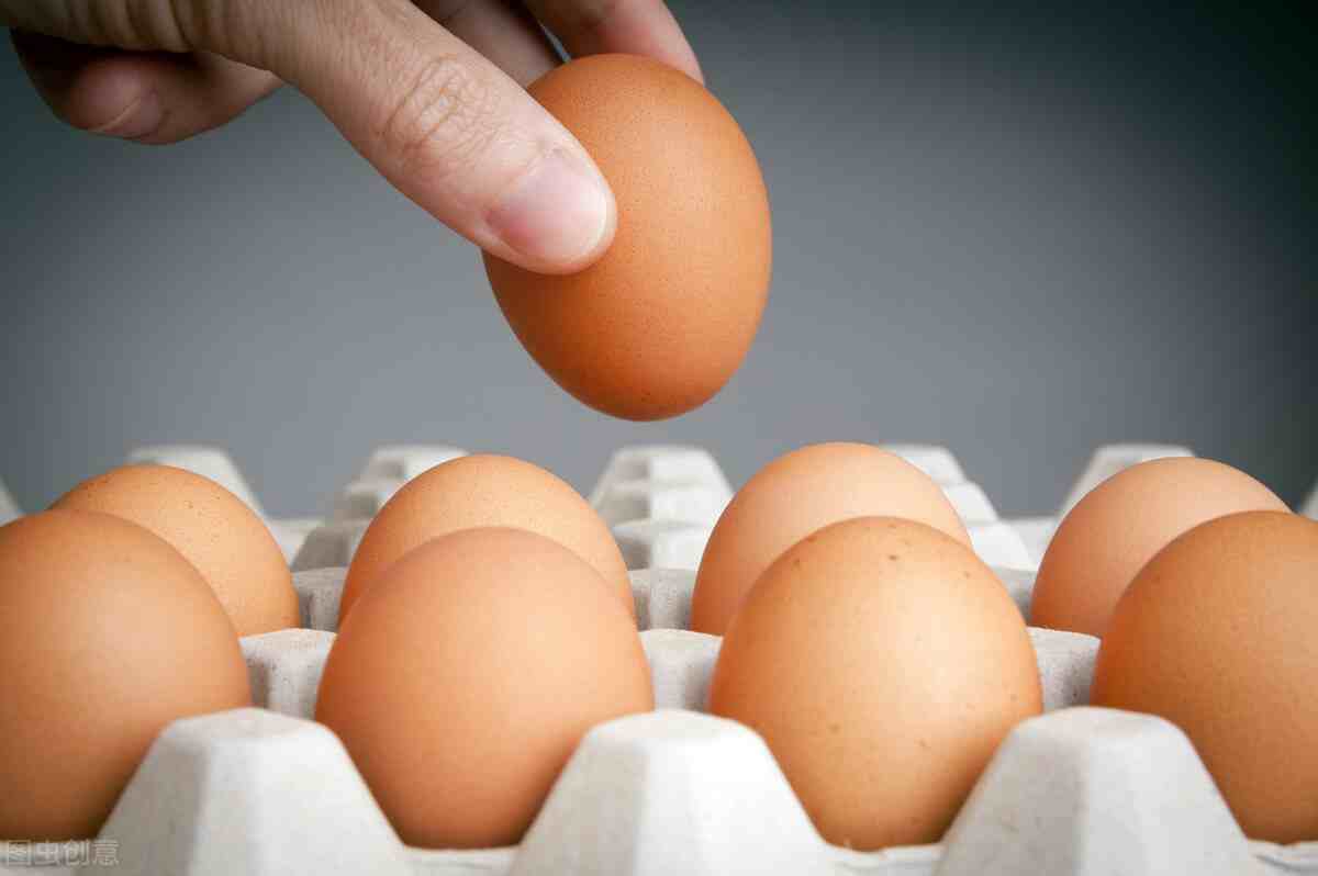 鸡蛋美容法（鸡蛋清敷脸的正确方法）