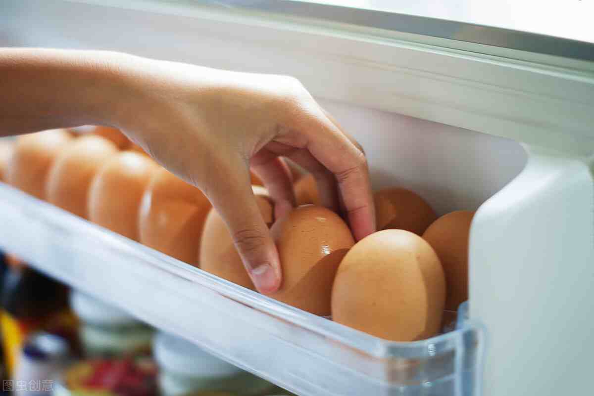 鸡蛋常温下能放多久(鸡蛋千万别放冰箱)