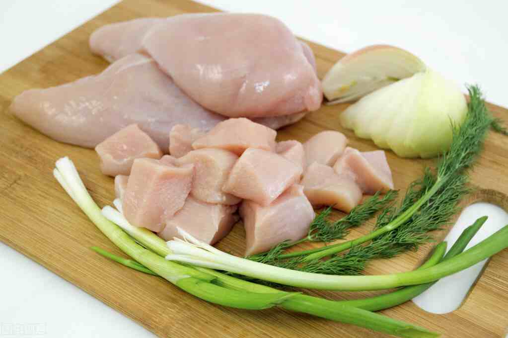 鸡胸肉煮多久能熟(水煮鸡胸肉的做法)