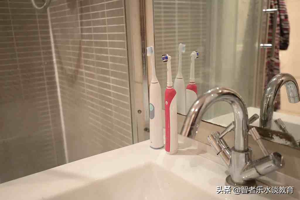 如何正确刷牙？如何选择牙刷？普通牙刷与电动牙刷哪个比较好？