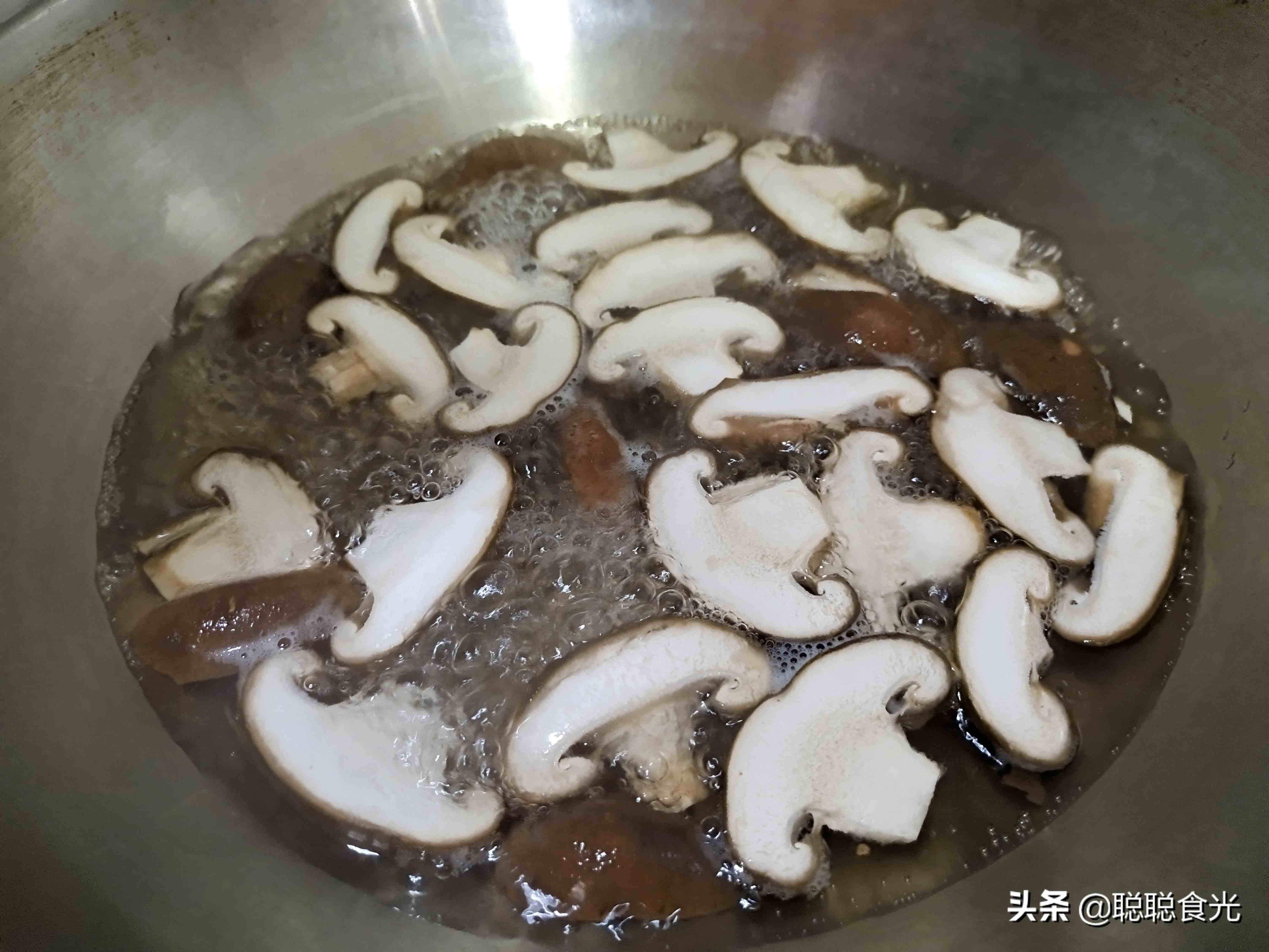 香菇煮多久能熟(炒香菇前需不需要焯水)